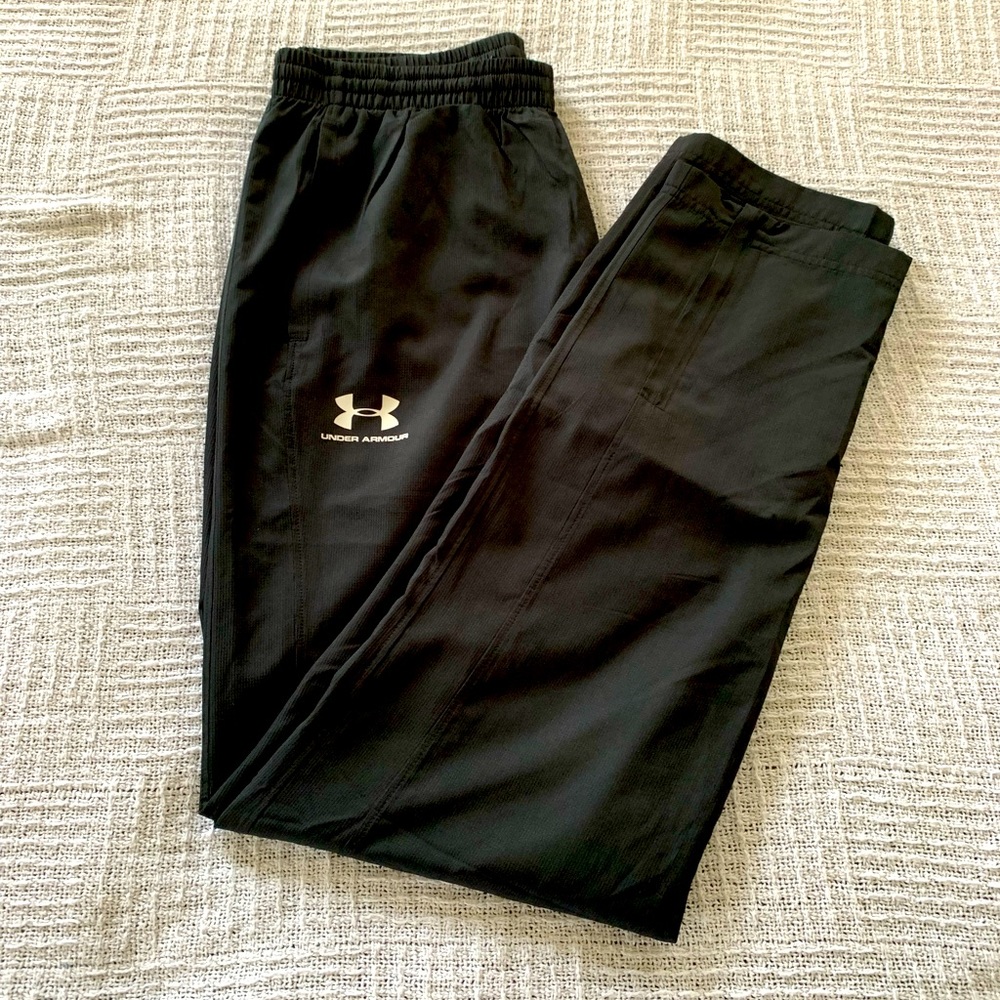 Under Armour workout pants size medium, loose fit